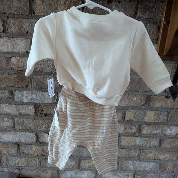 NWT Old Navy 2-Piece Baby Outfit - 3-6 Months - Picture 2 of 5